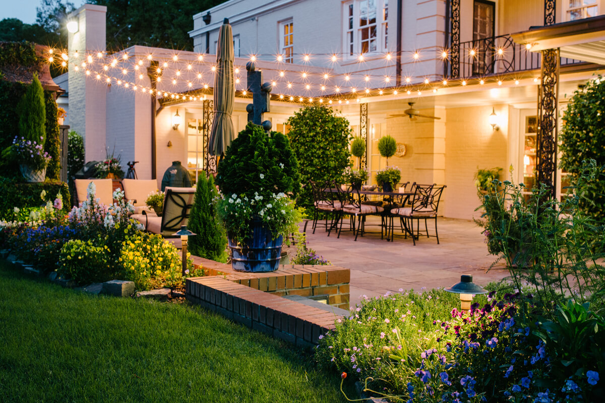 Outdoor Cafe with lighting